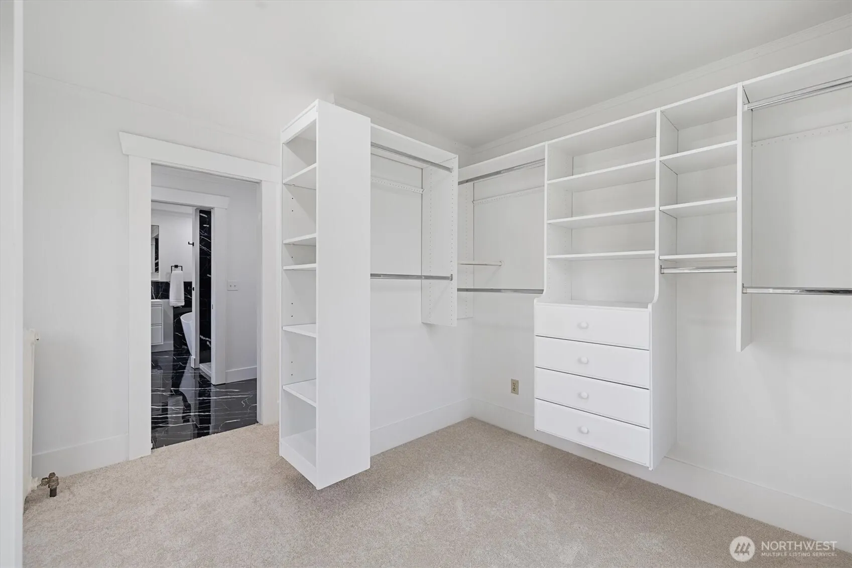 2202 5th Avenue N, Seattle, WA 98109