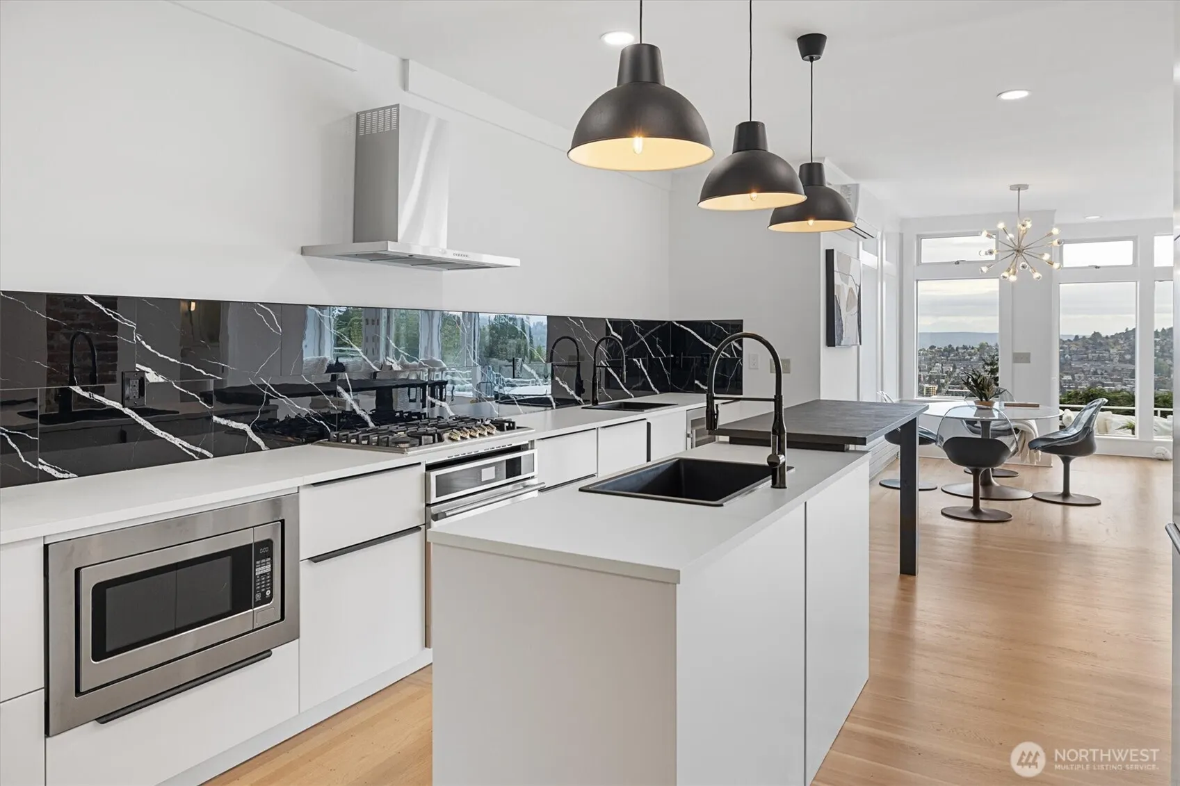 2202 5th Avenue N, Seattle, WA 98109