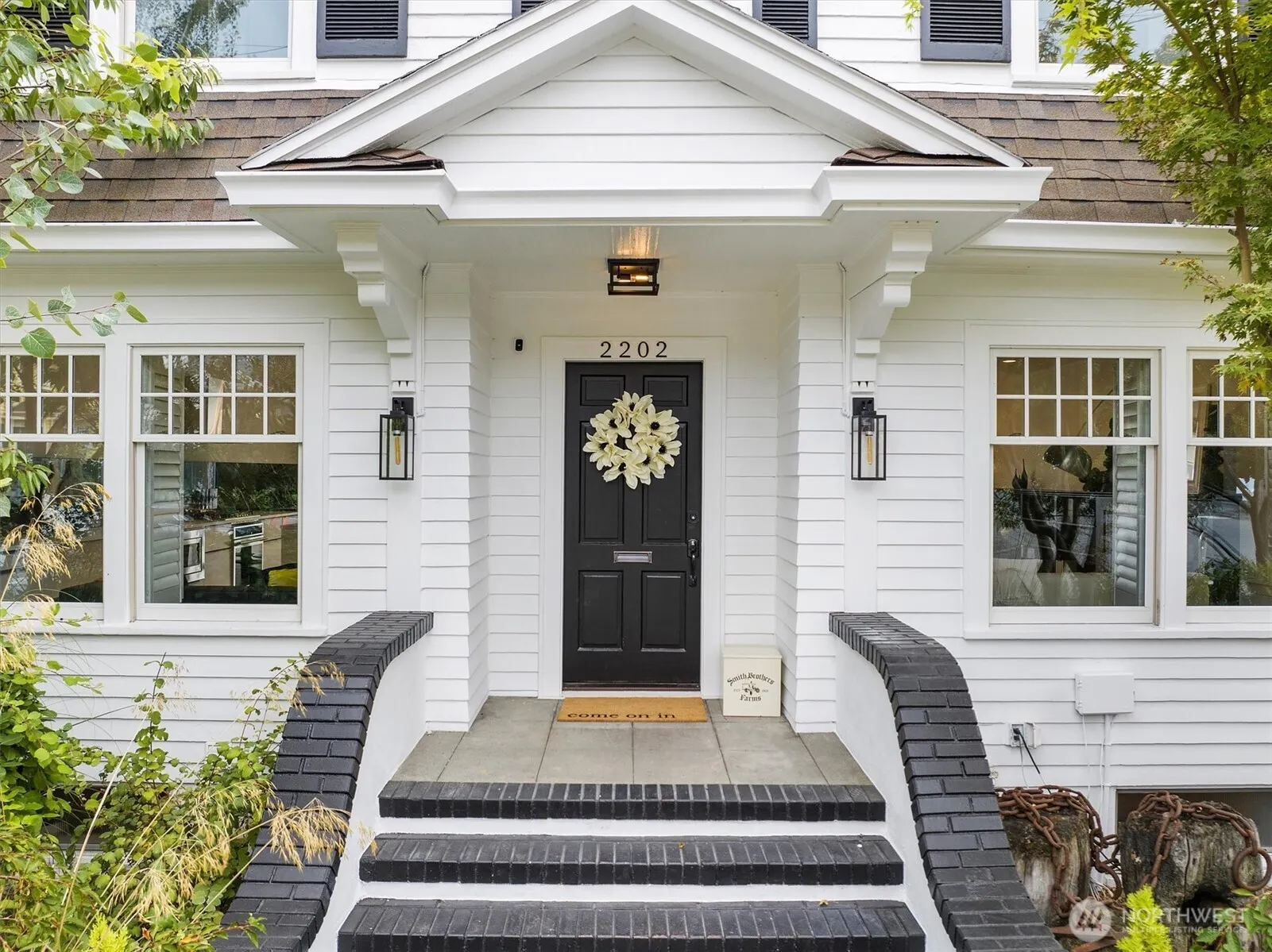 2202 5th Avenue N, Seattle, WA 98109