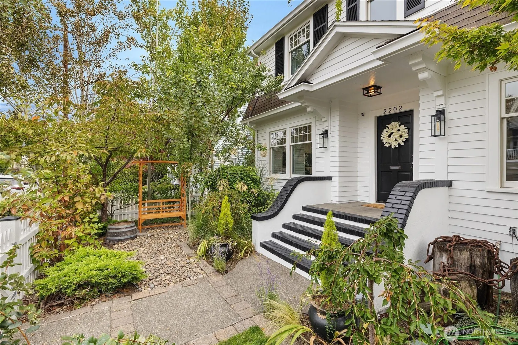 2202 5th Avenue N, Seattle, WA 98109