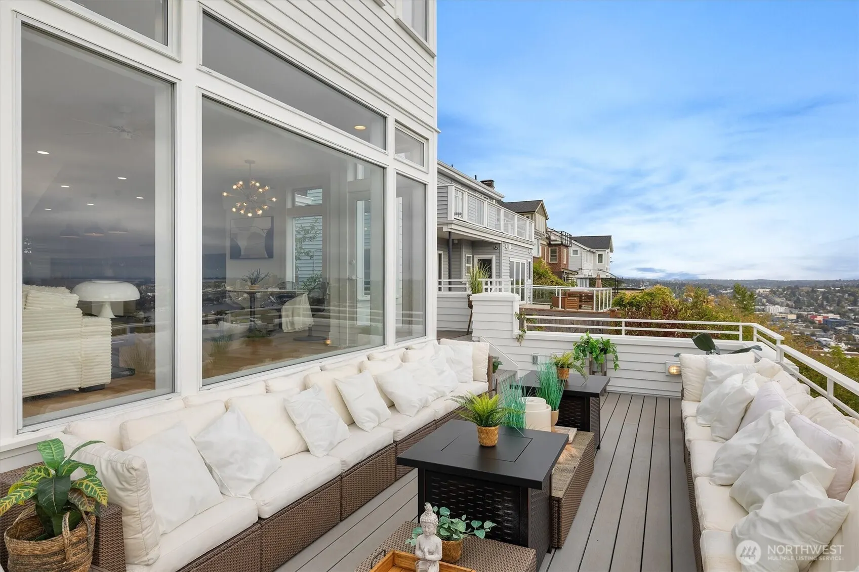 2202 5th Avenue N, Seattle, WA 98109