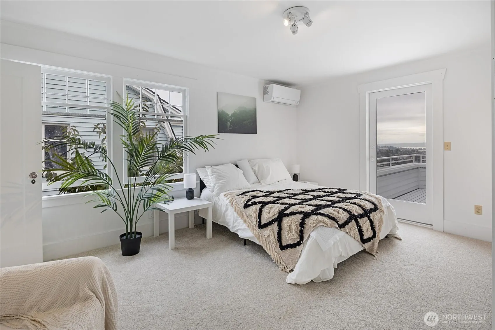 2202 5th Avenue N, Seattle, WA 98109