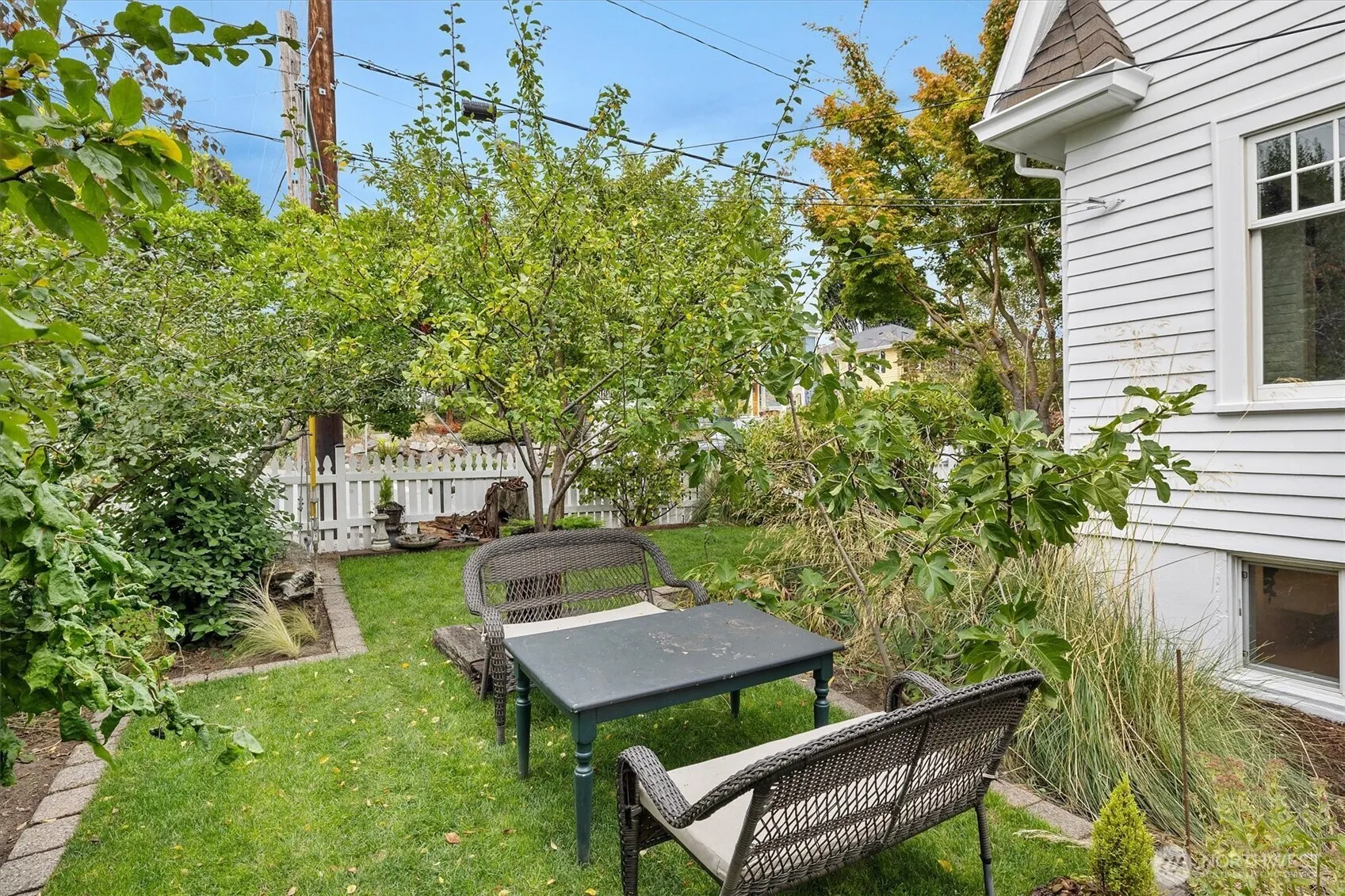 2202 5th Avenue N, Seattle, WA 98109