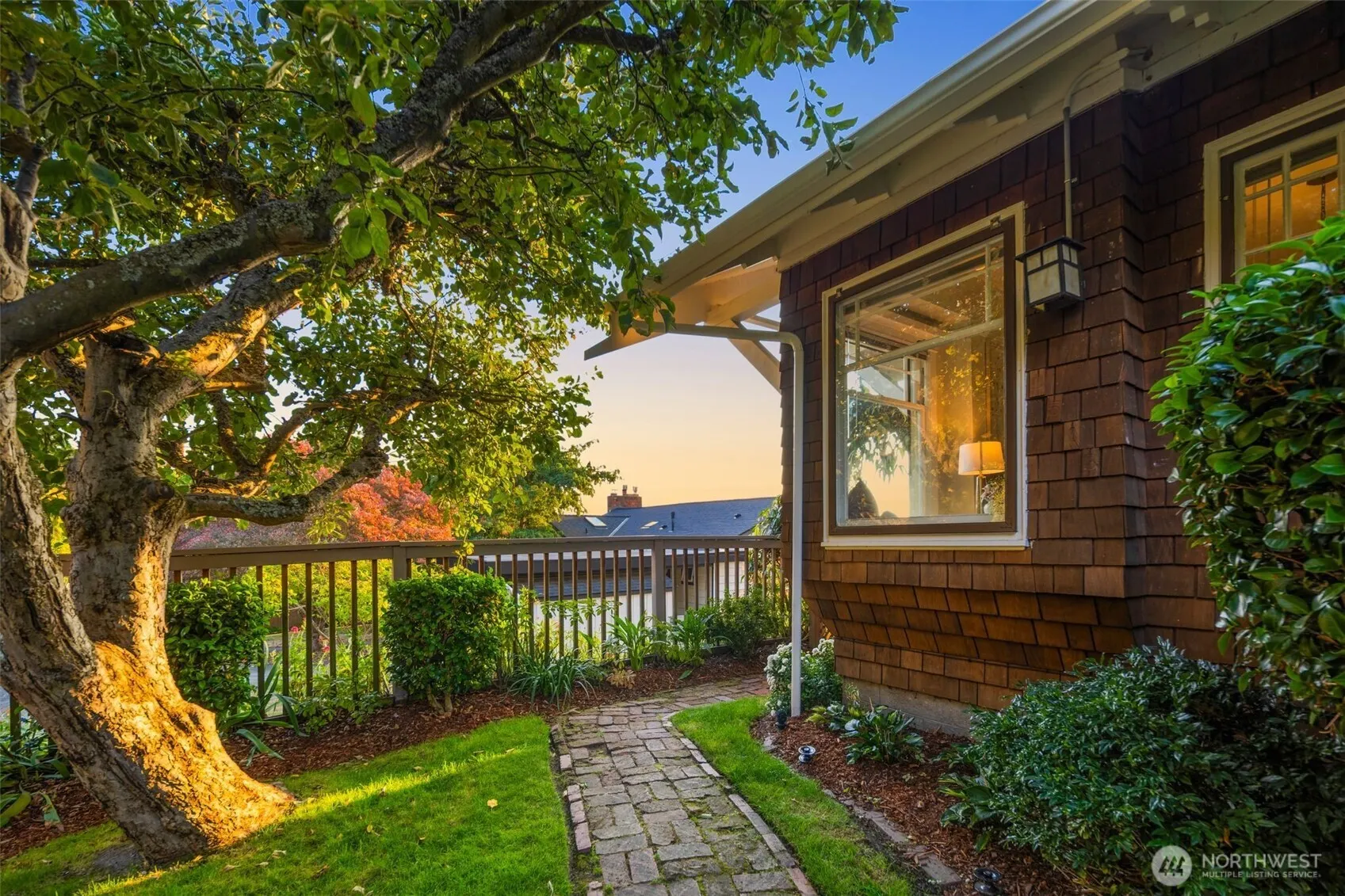 2513 11th Avenue W, Seattle, WA 98119