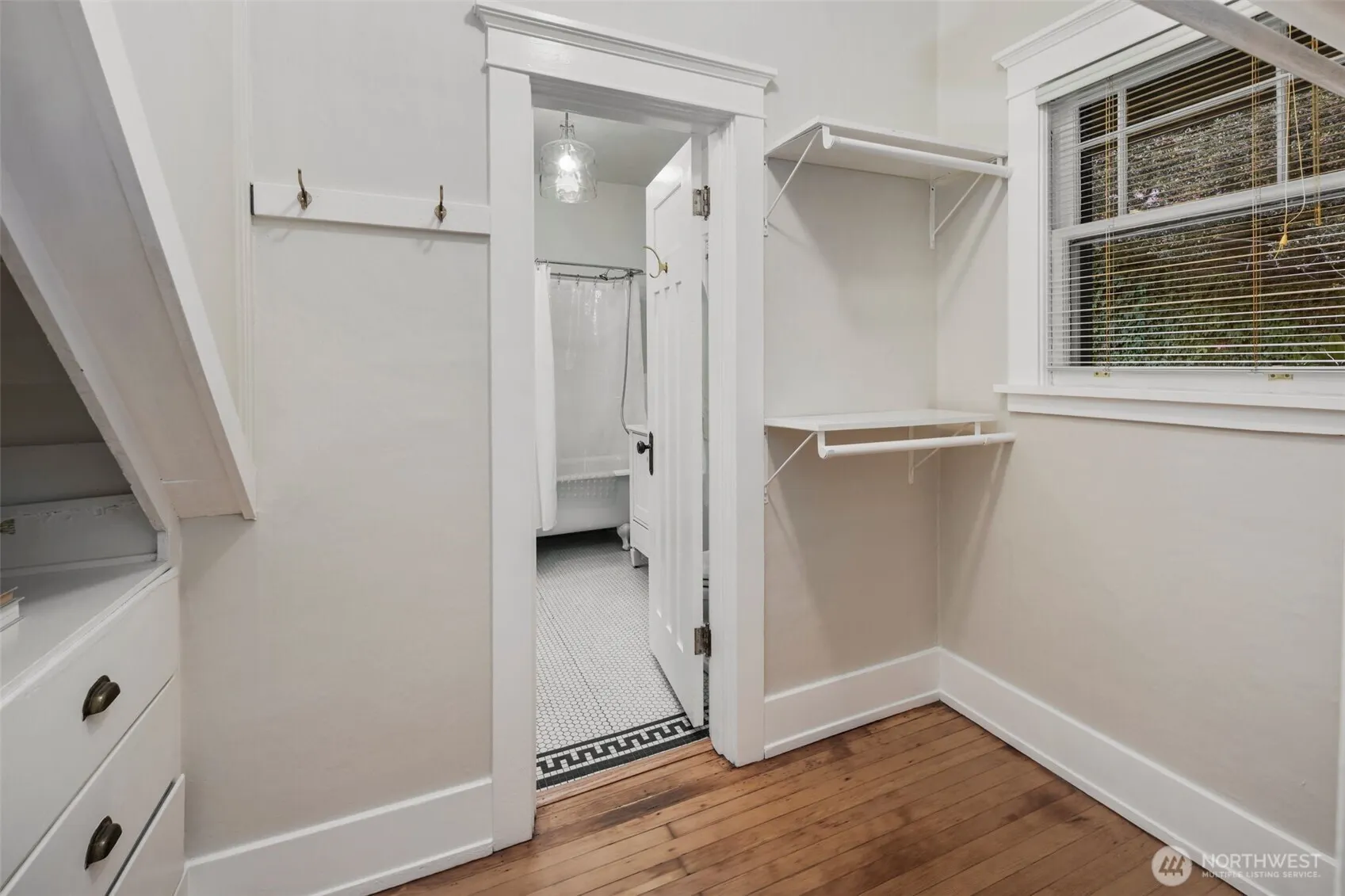 2513 11th Avenue W, Seattle, WA 98119