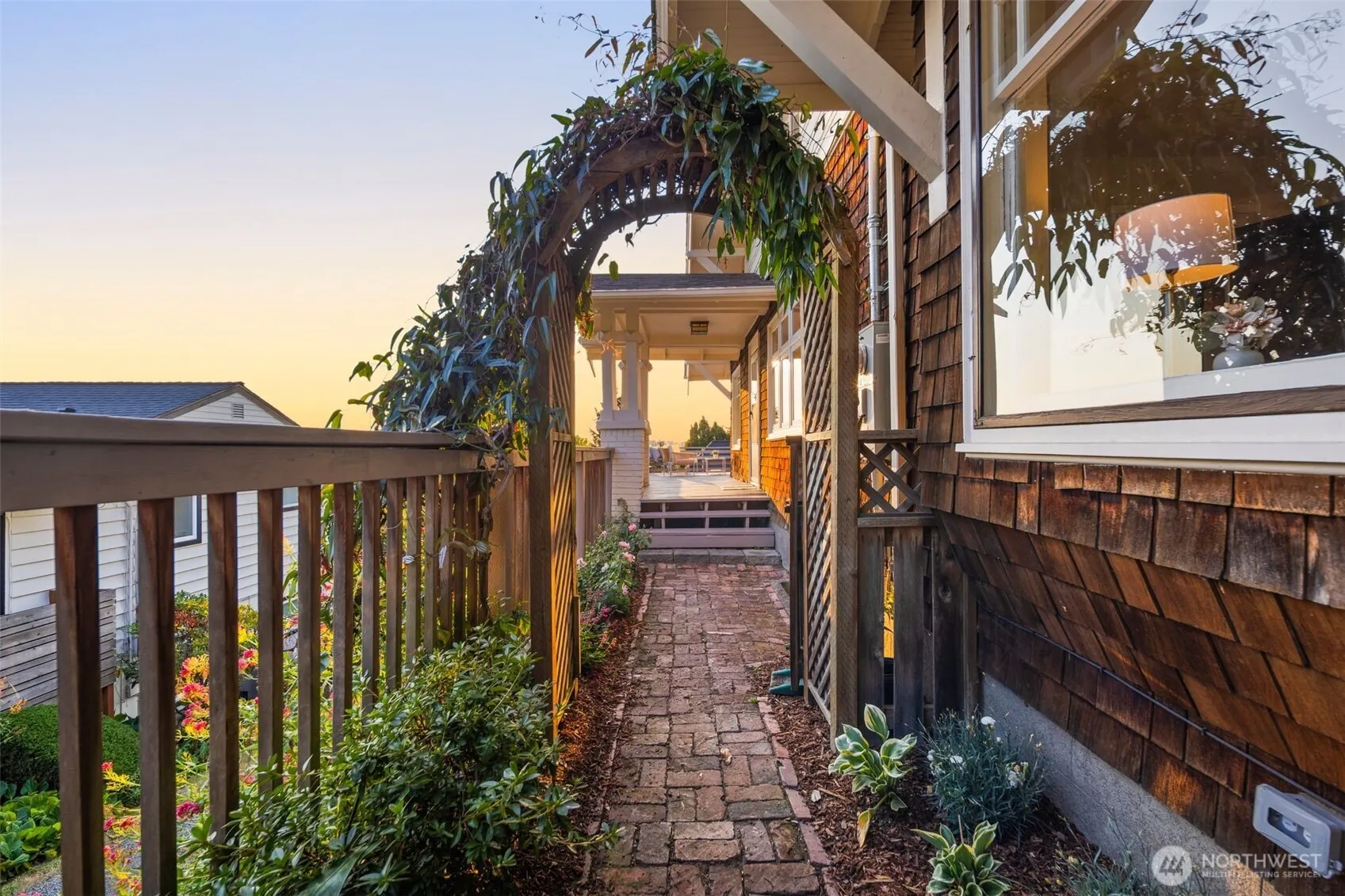 2513 11th Avenue W, Seattle, WA 98119