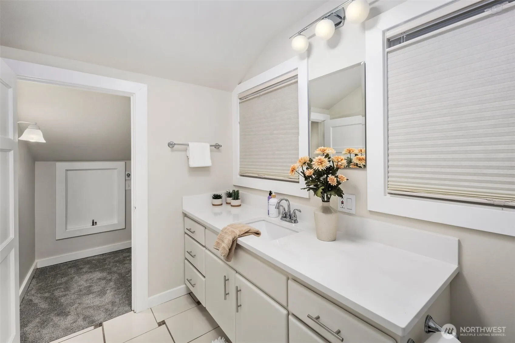 2513 11th Avenue W, Seattle, WA 98119