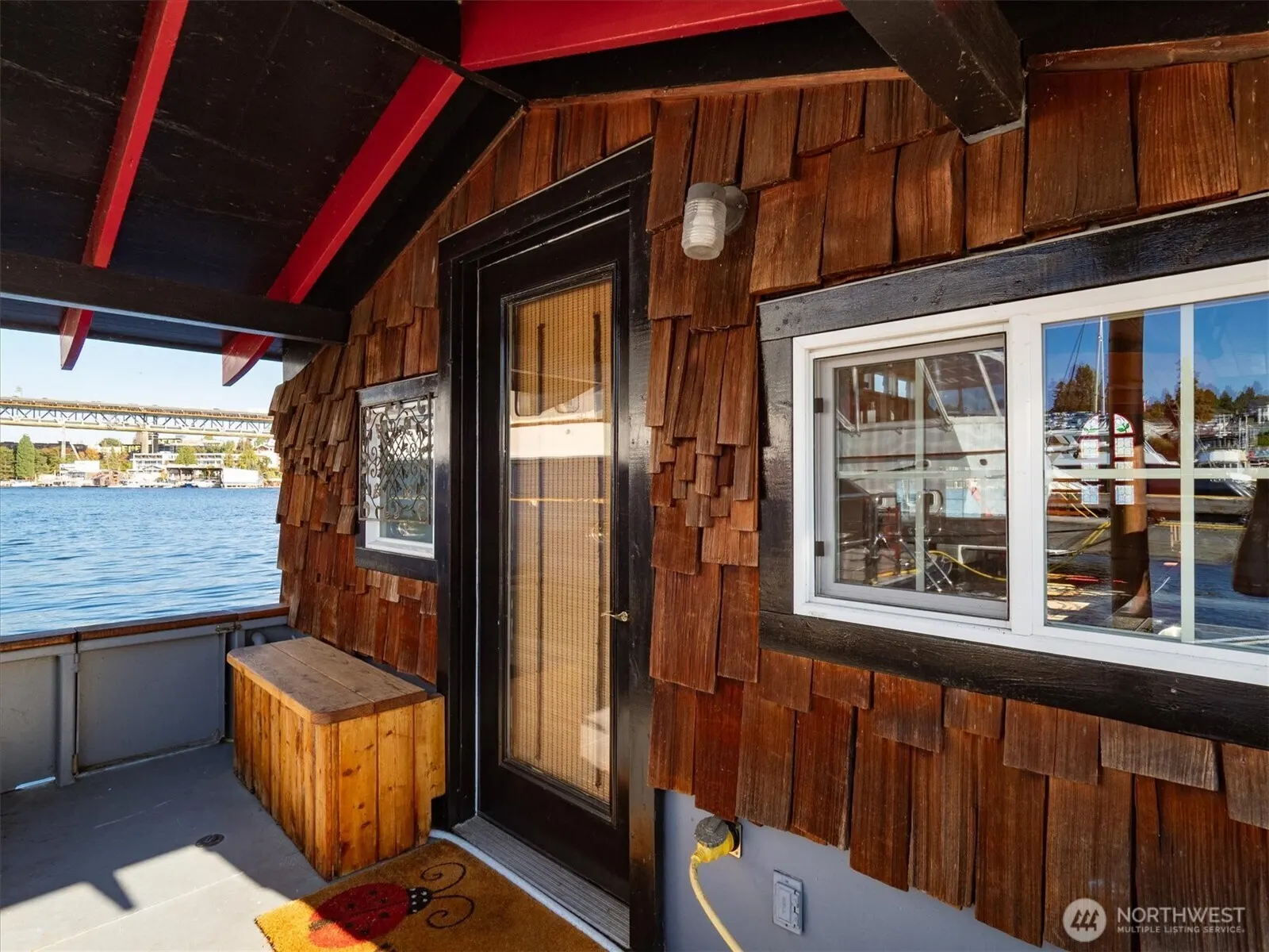 2401 N Northlake Way #L6, Seattle, WA 98103