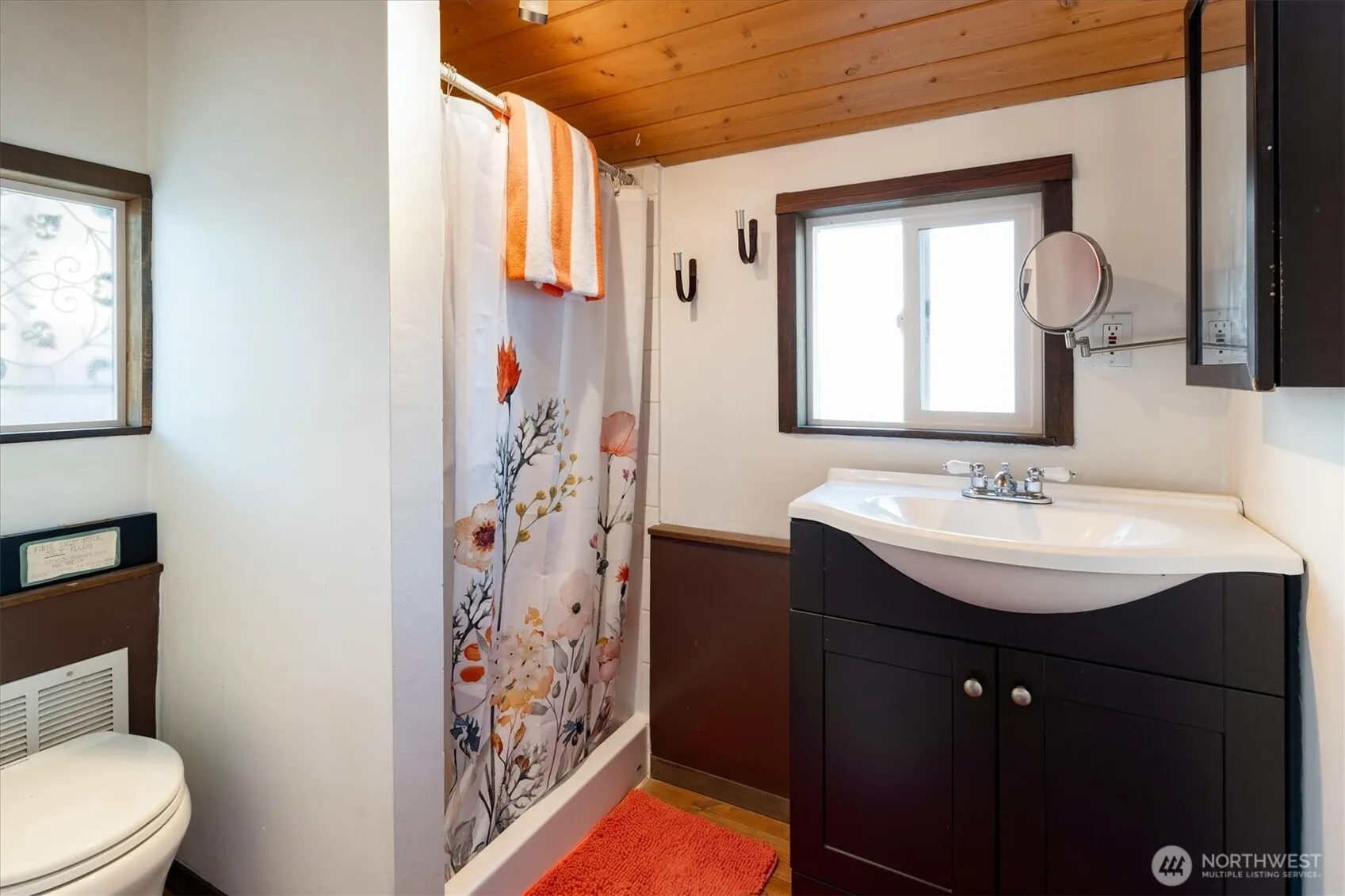 2401 N Northlake Way #L6, Seattle, WA 98103