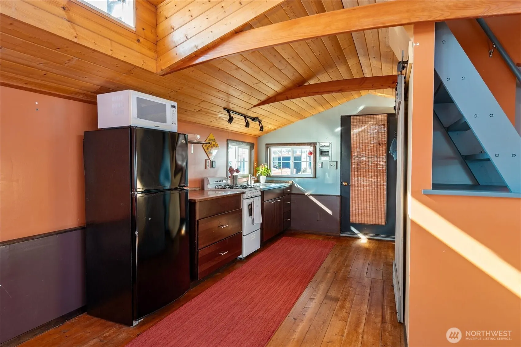 2401 N Northlake Way #L6, Seattle, WA 98103