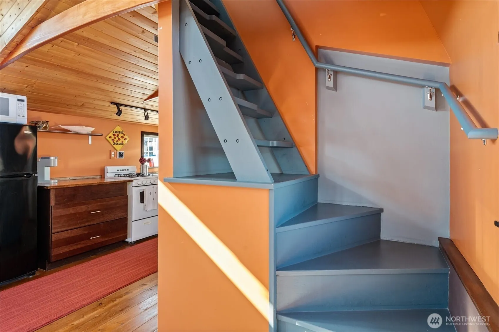 2401 N Northlake Way #L6, Seattle, WA 98103