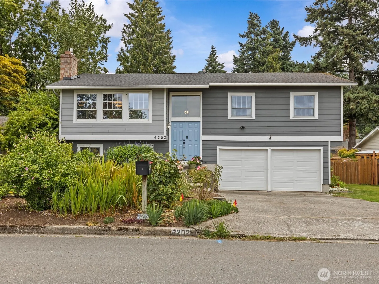 6202 120th Avenue NE, Kirkland, WA 98033-8415