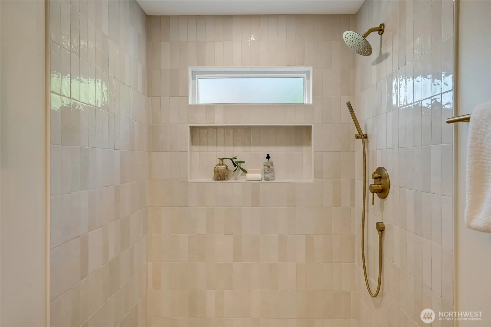 9653 7th Avenue NE, Seattle, WA 98115