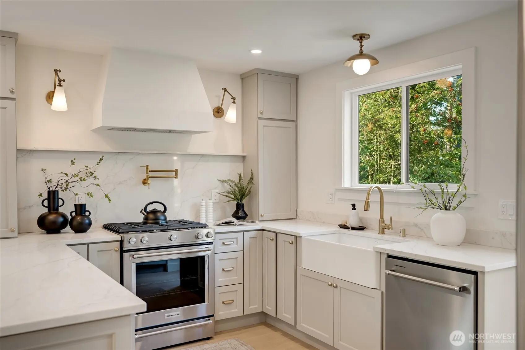 9653 7th Avenue NE, Seattle, WA 98115