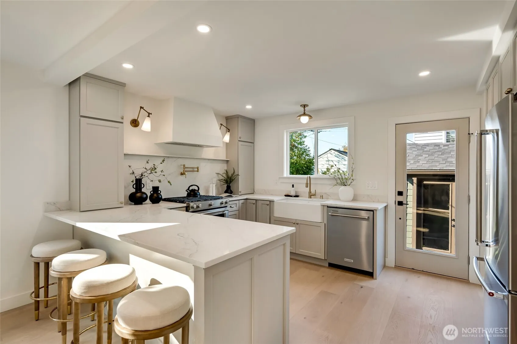 9653 7th Avenue NE, Seattle, WA 98115