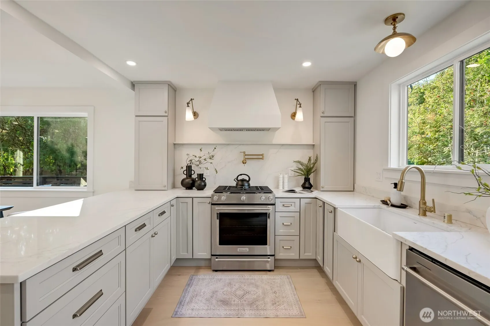 9653 7th Avenue NE, Seattle, WA 98115