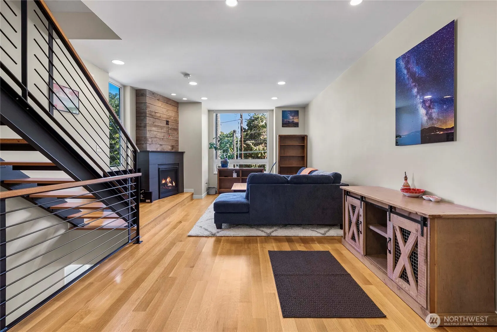 2833 3rd Avenue W, Seattle, WA 98119