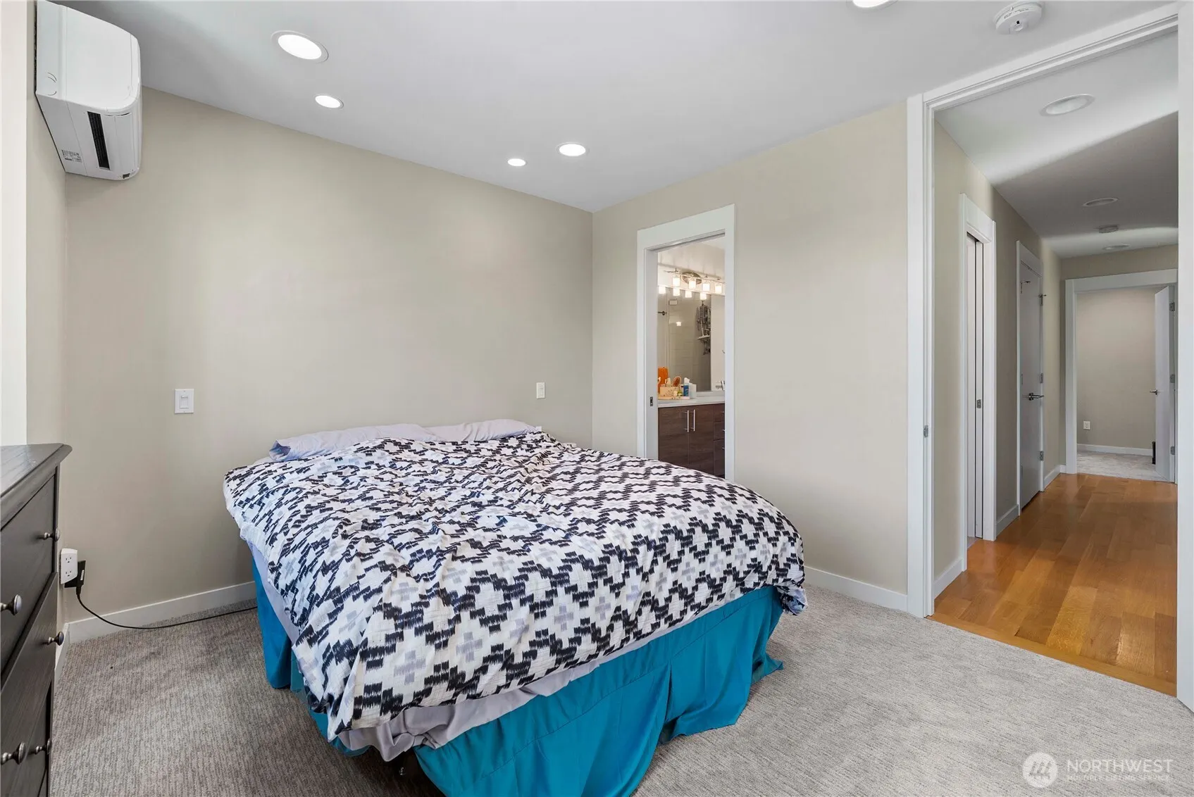 2833 3rd Avenue W, Seattle, WA 98119
