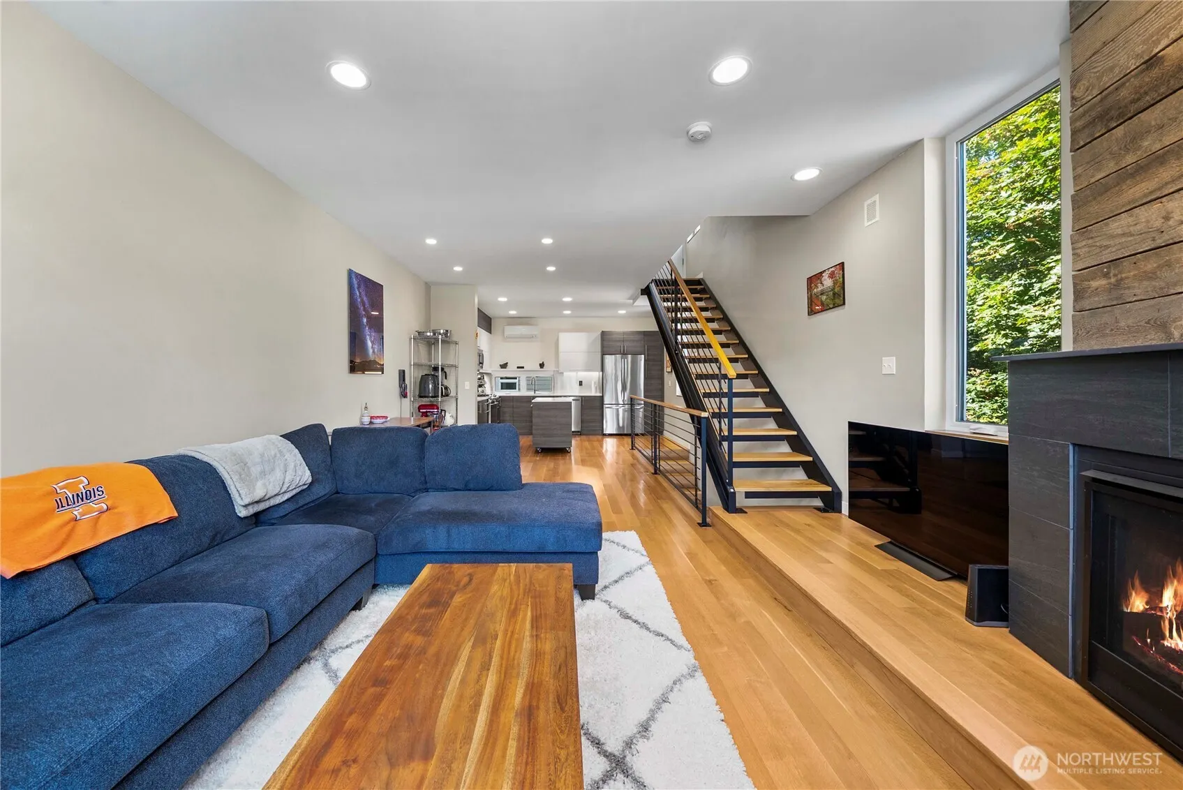 2833 3rd Avenue W, Seattle, WA 98119
