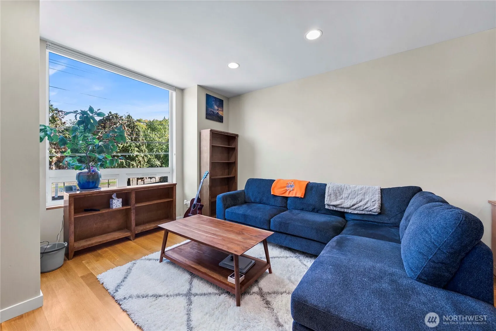 2833 3rd Avenue W, Seattle, WA 98119