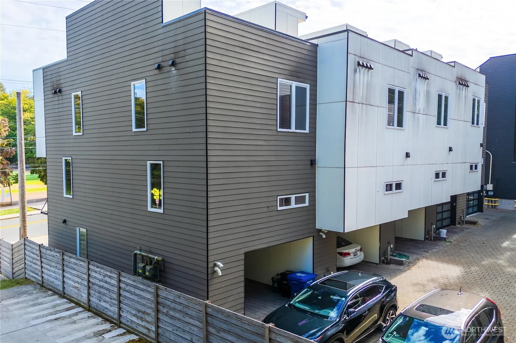 2833 3rd Avenue W, Seattle, WA 98119