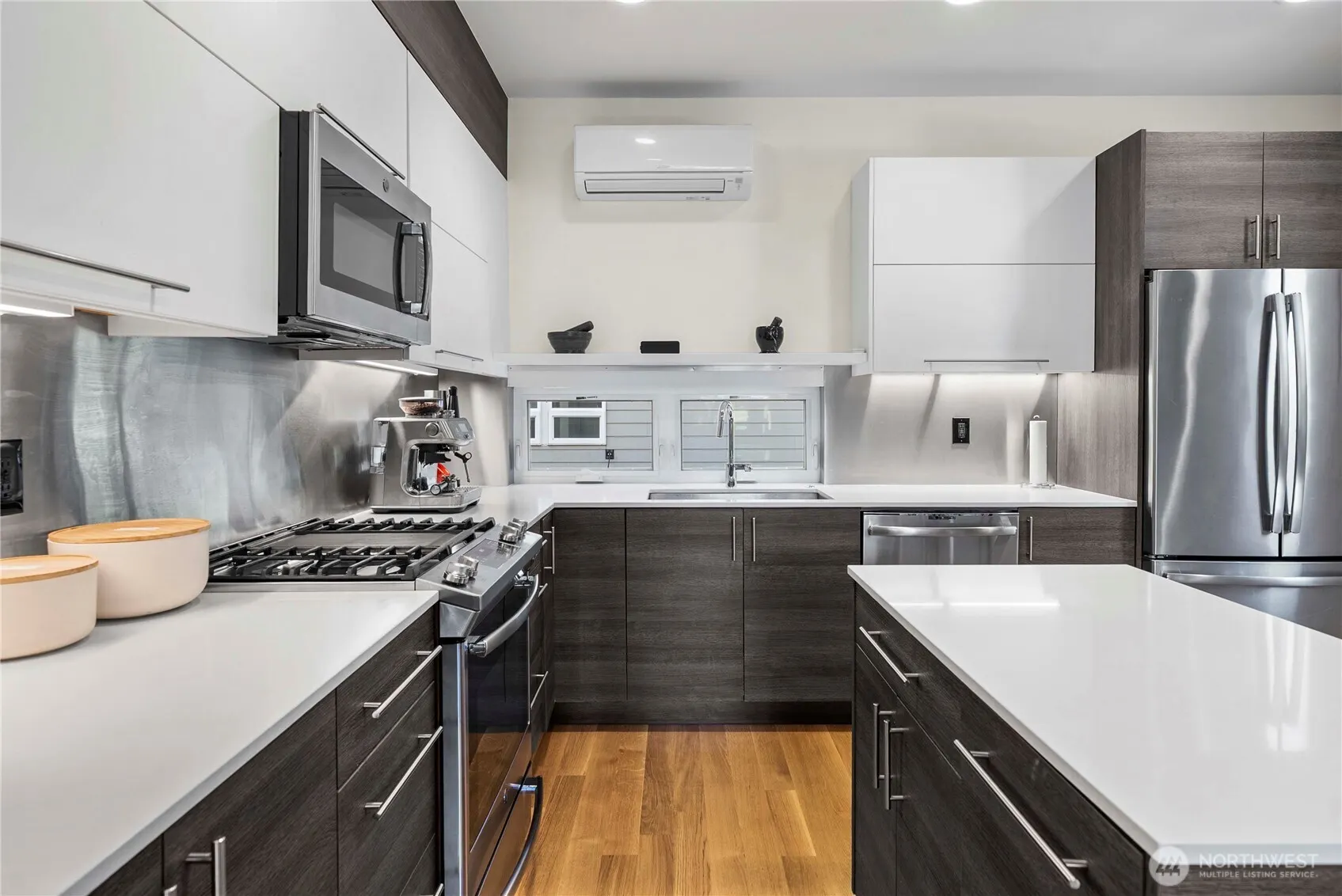 2833 3rd Avenue W, Seattle, WA 98119