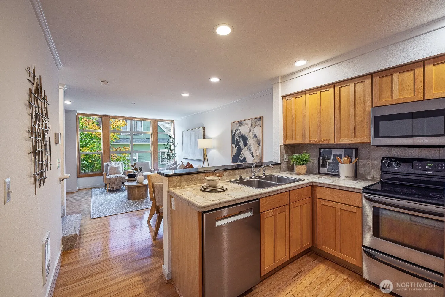 2502 N 50th Street #101, Seattle, WA 98103