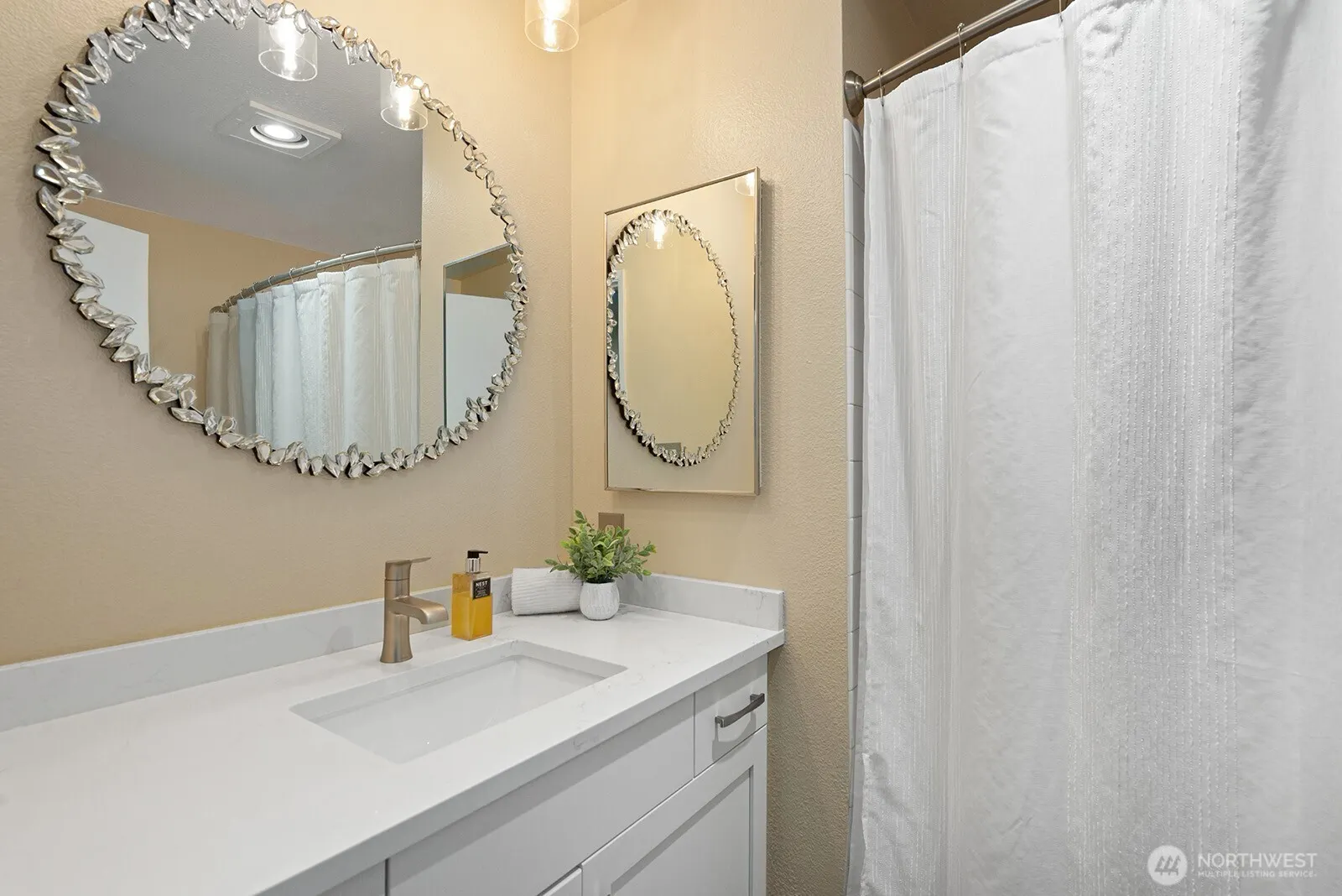 21806 NE 17th Court , Sammamish, WA 98074