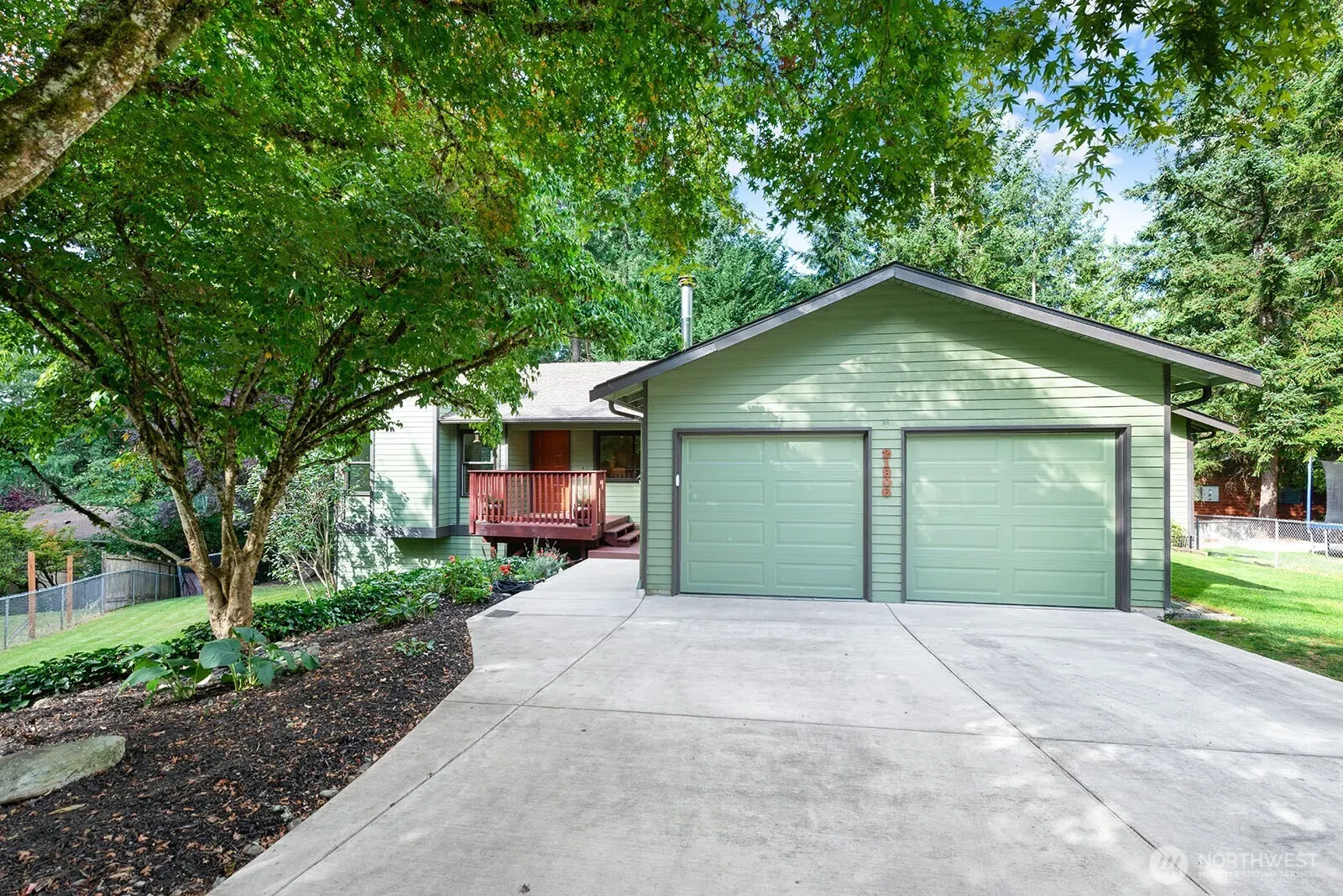 21806 NE 17th Court , Sammamish, WA 98074