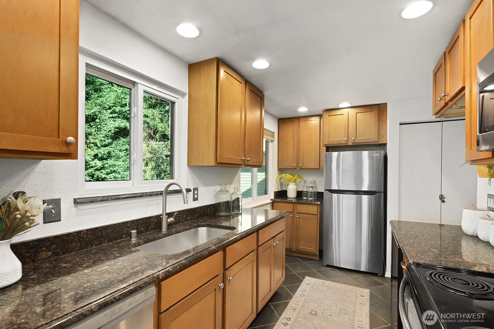 21806 NE 17th Court , Sammamish, WA 98074