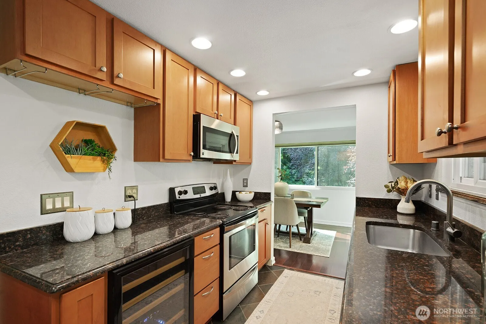 21806 NE 17th Court , Sammamish, WA 98074