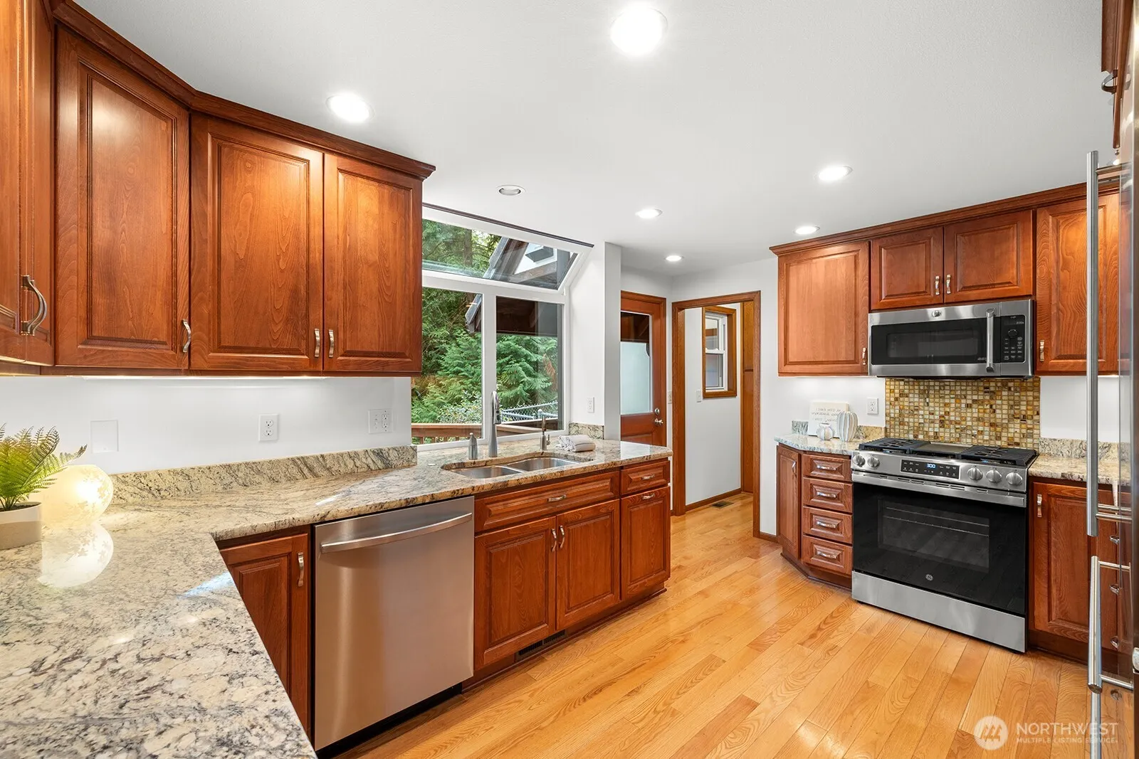 2310 Squak Mountain Loop SW, Issaquah, WA 98027