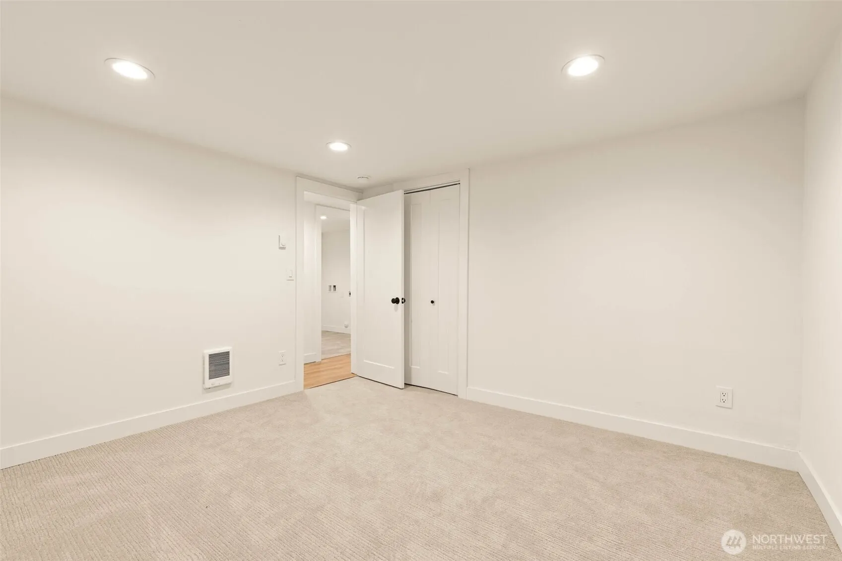 1128 N 77th Street , Seattle, WA 98103