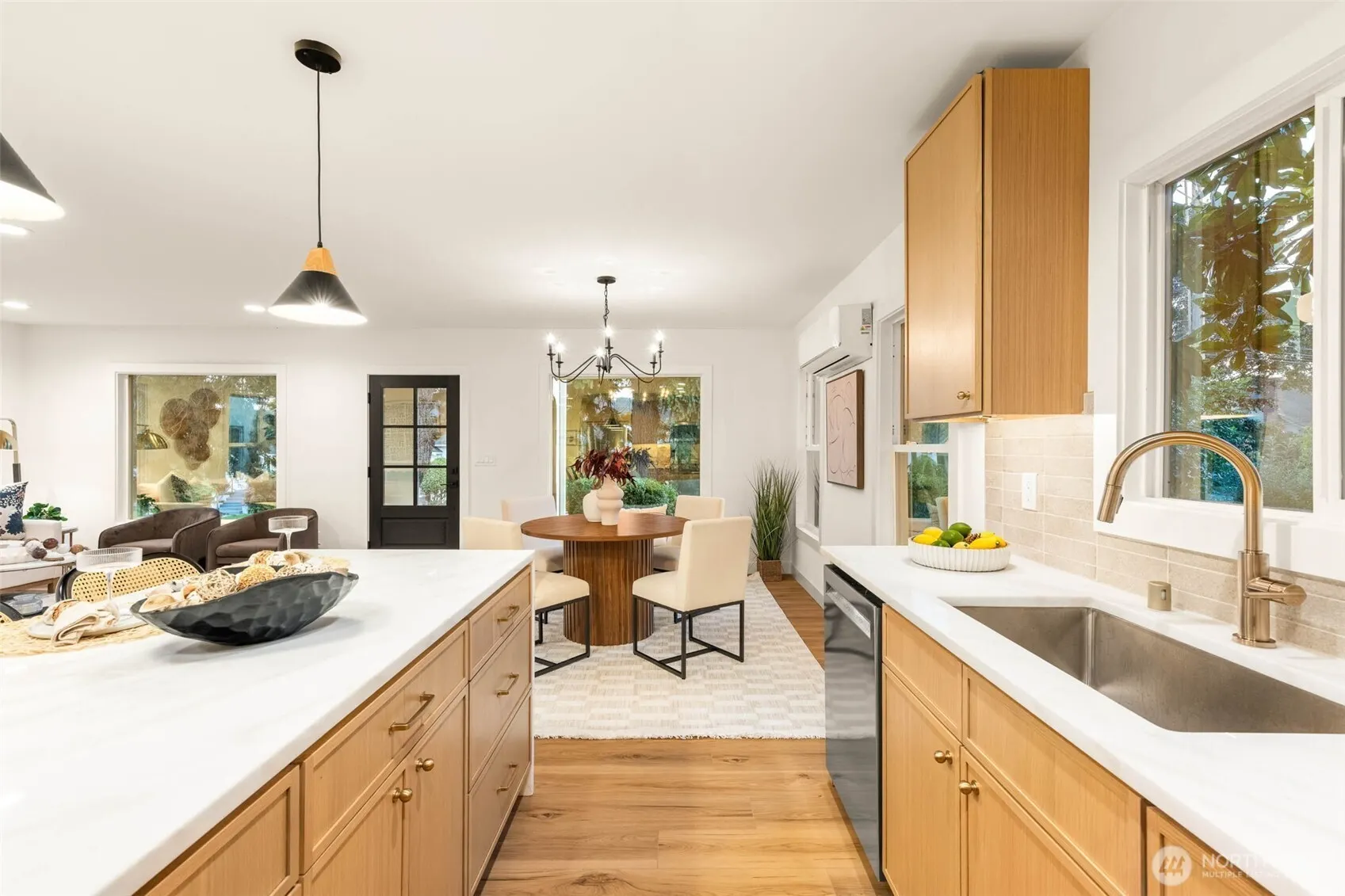 1128 N 77th Street , Seattle, WA 98103