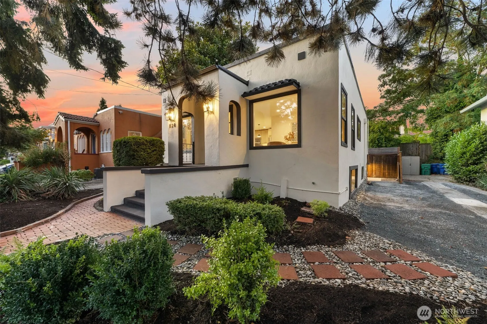 1128 N 77th Street , Seattle, WA 98103