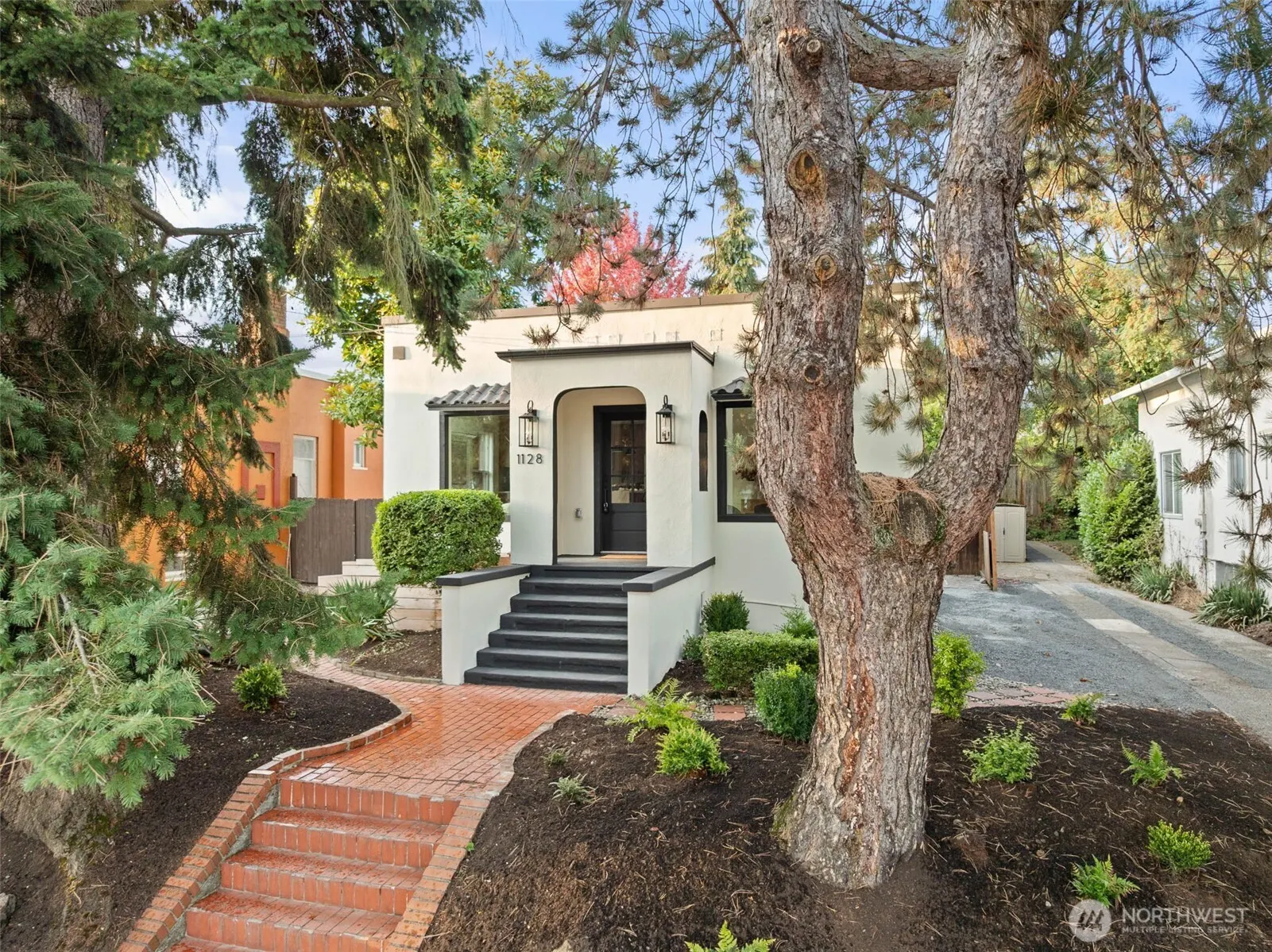 1128 N 77th Street , Seattle, WA 98103