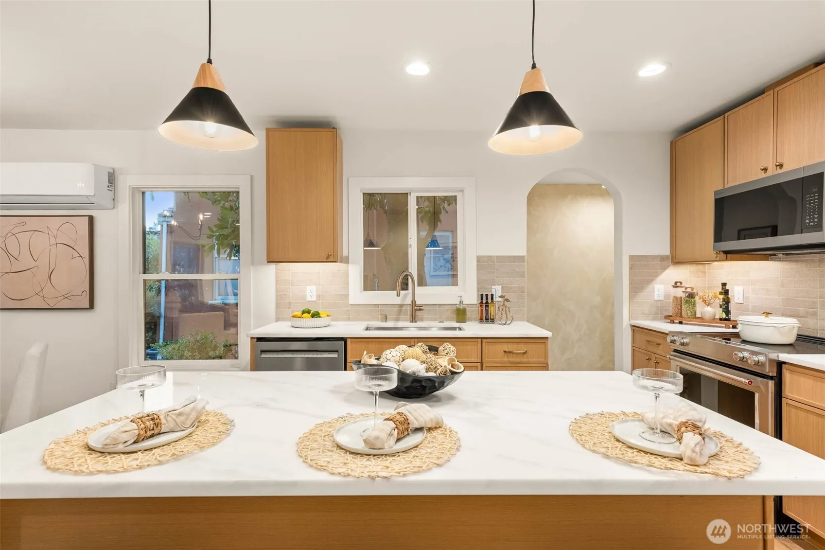 1128 N 77th Street , Seattle, WA 98103