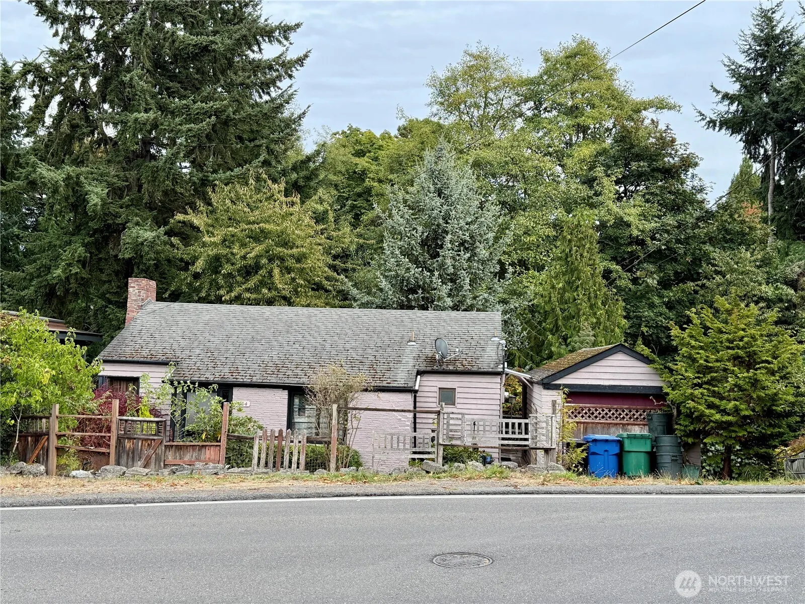 9104 28th Avenue NW, Seattle, WA 98117-2904