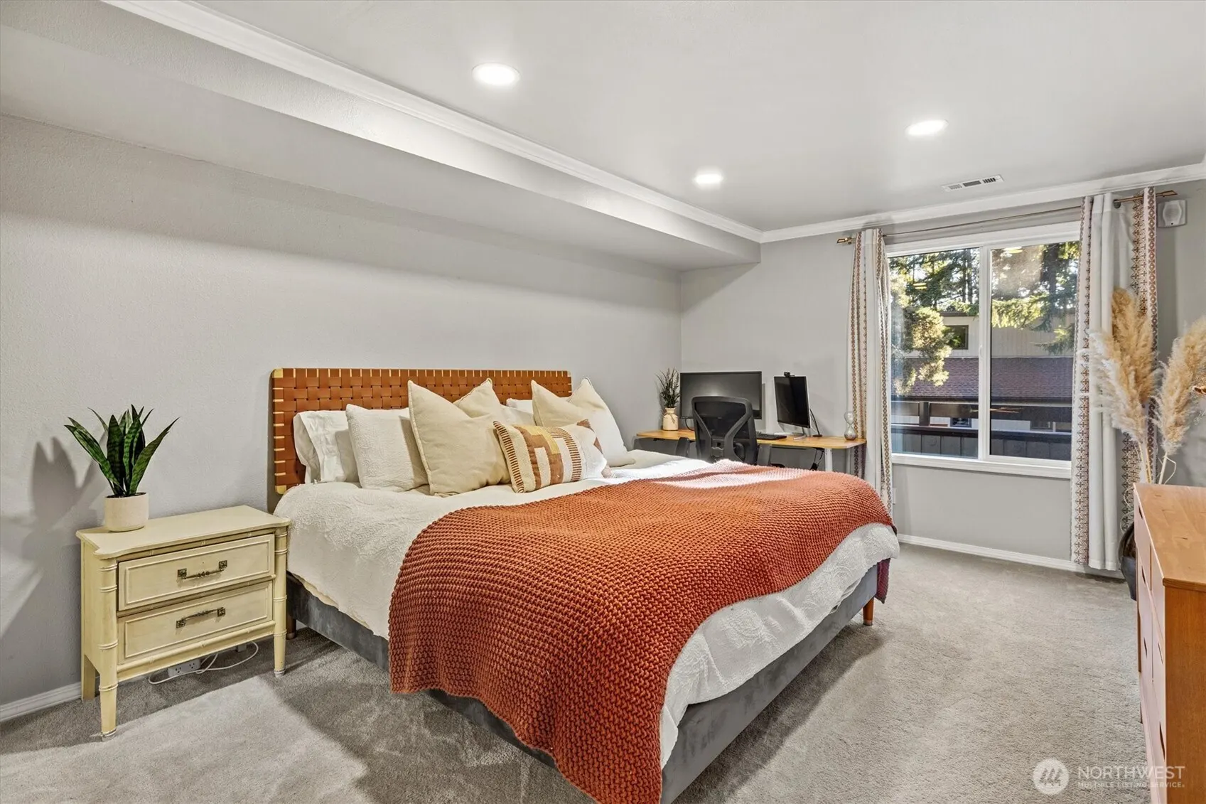 3518 109th Place NE #104, Bellevue, WA 98004