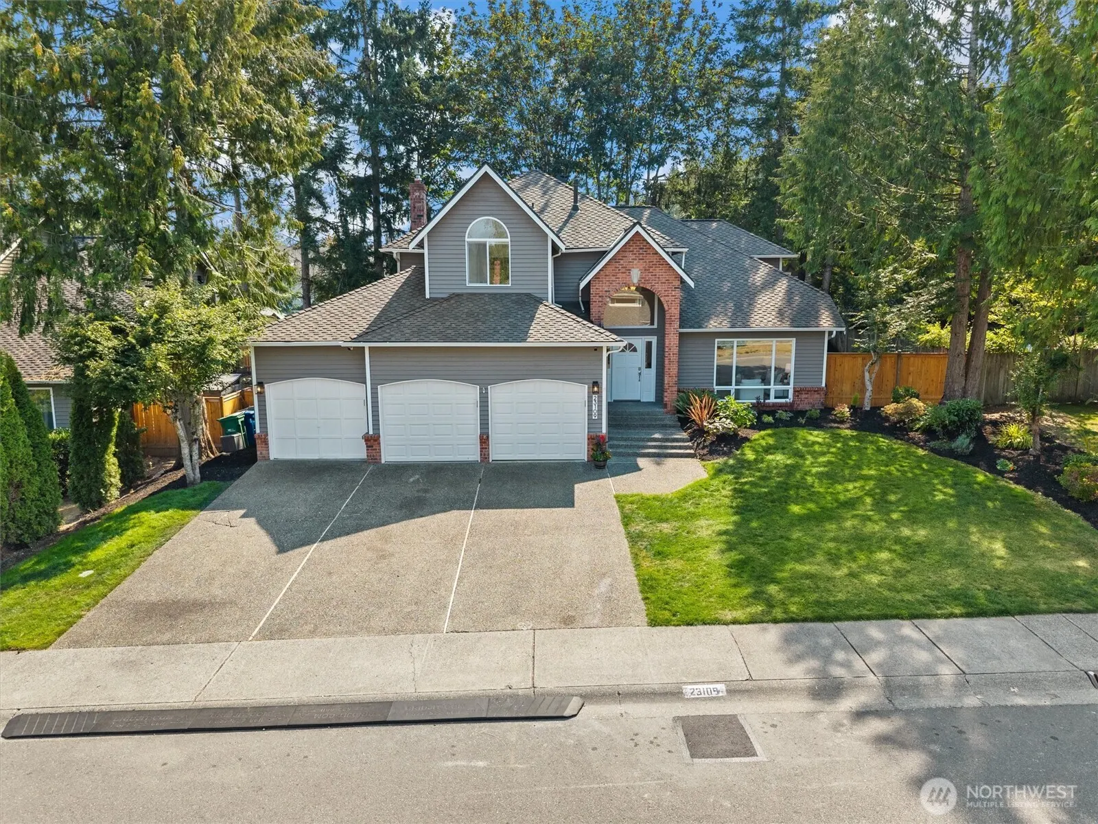 23109 NE 18th Place , Sammamish, WA 98074