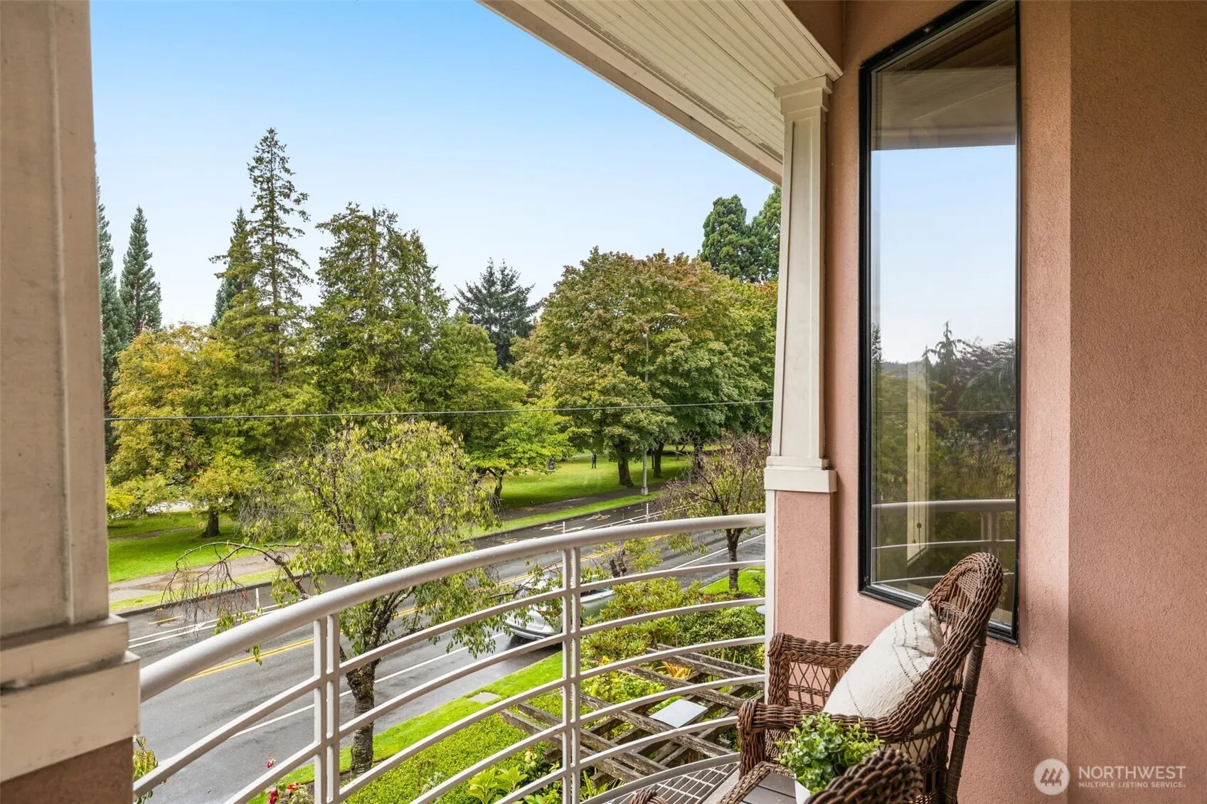 7700 E Green Lake Drive N #D13, Seattle, WA 98103
