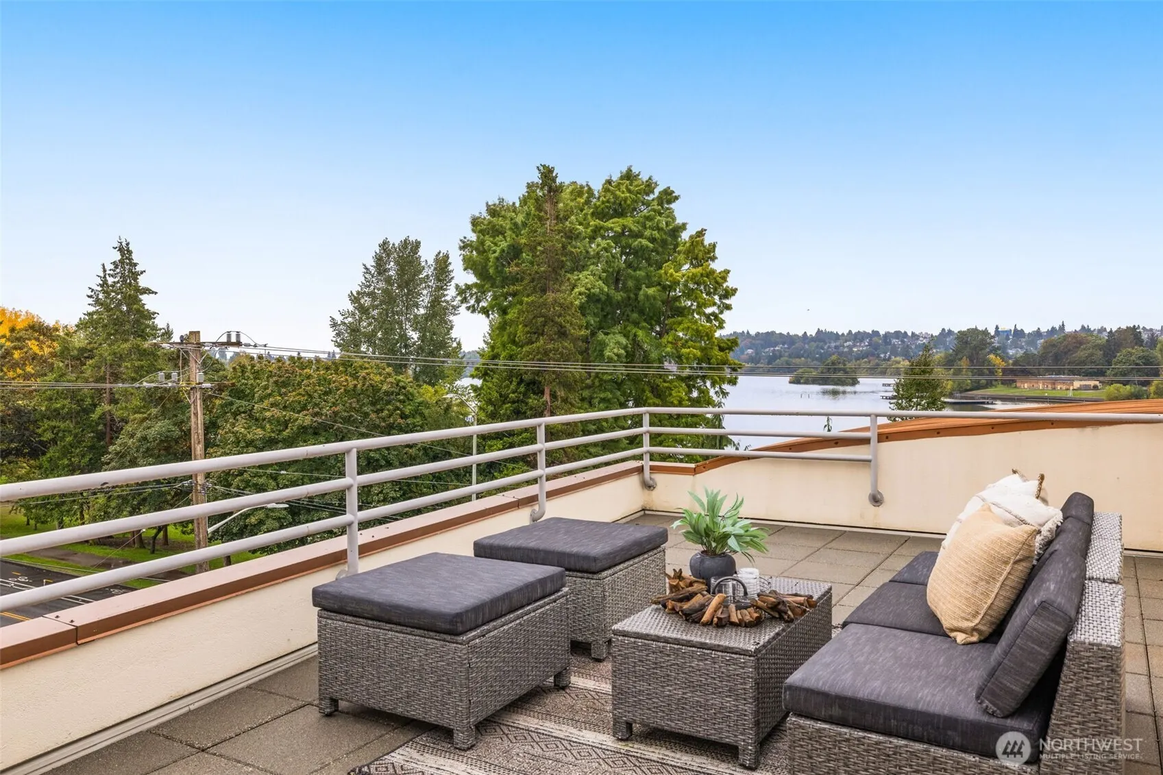 7700 E Green Lake Drive N #D13, Seattle, WA 98103