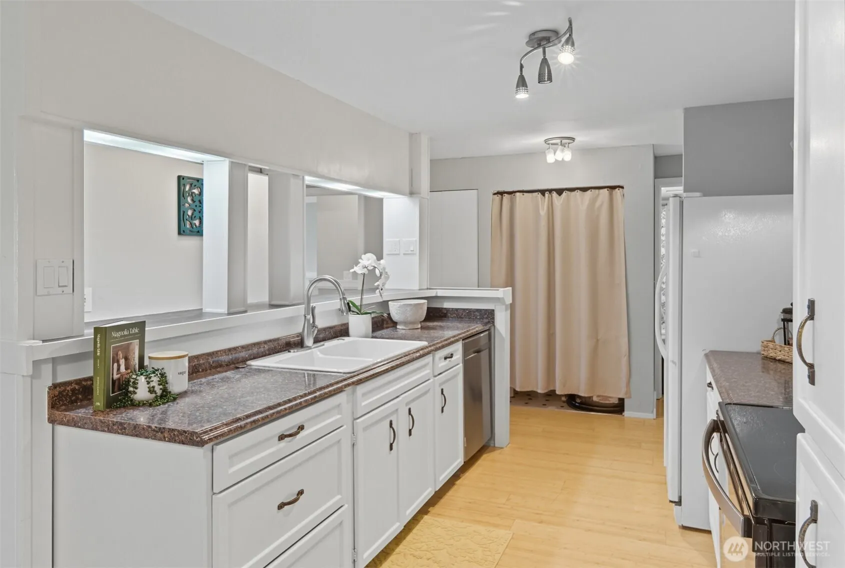 9416 1st Avenue NE #305, Seattle, WA 98115