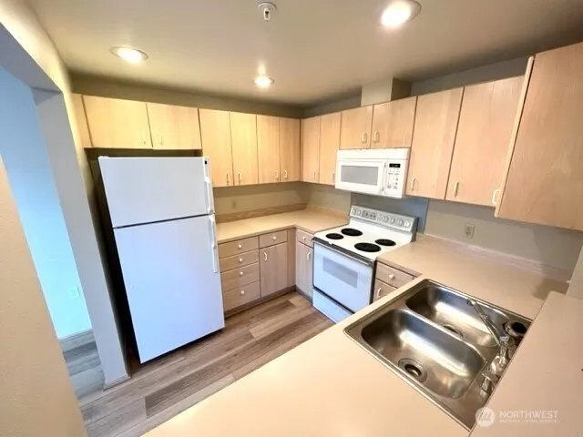 14027 NE 181st Street #B105, Woodinville, WA 98072