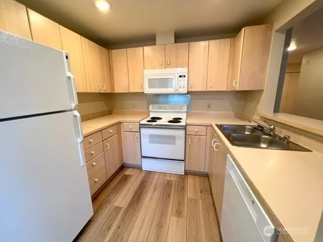 14027 NE 181st Street #B105, Woodinville, WA 98072