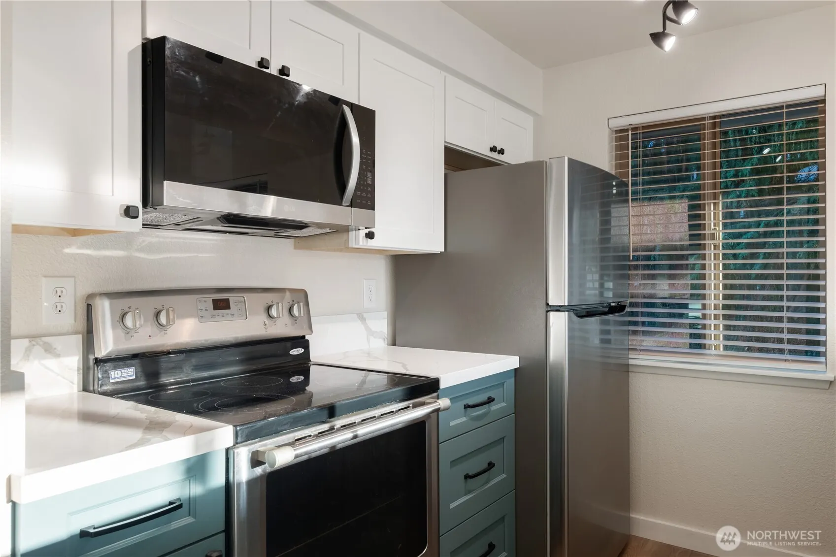 12600 57th Avenue S #D204, Seattle, WA 98178