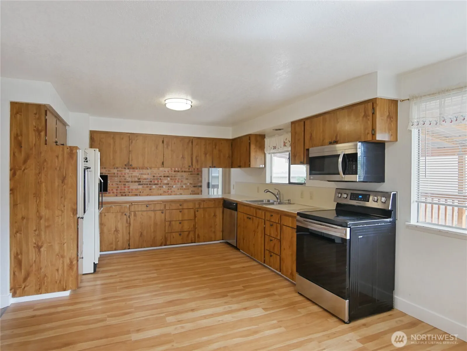 2612 204th Street SW, Lynnwood, WA 98036-6946