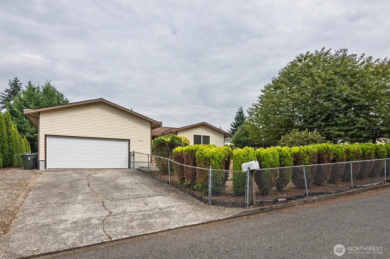 11420 SE 225th Street , Kent, WA 98031