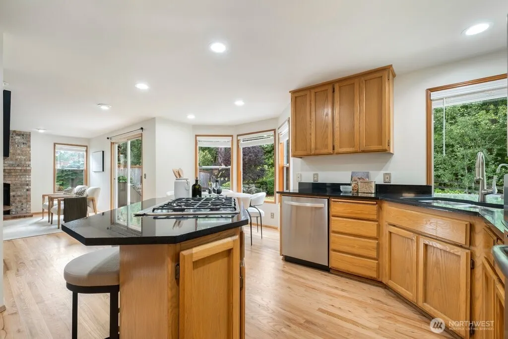 14811 SE 66th Street , Bellevue, WA 98006