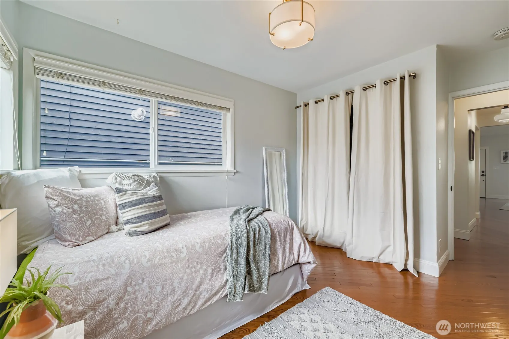 359 N 75th Street , Seattle, WA 98103